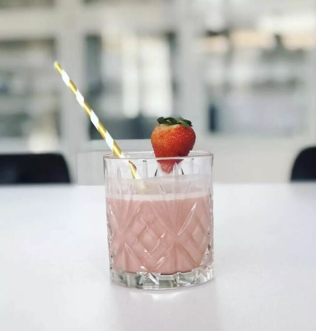 Diet Shake Strawberry – contains real freeze-dried strawberries that will leave you with a sweet, fresh and deliciously creamy taste. 🍓🍹​​Find it at Nupo.com! 🥰