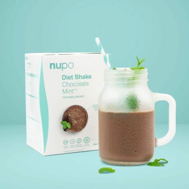 The taste of cocoa with a nutty flavour, combined with a touch of fresh mint, provides a perfect and chilling combination of bitter, sweet and cool – and it’s vegan! 🍫🌱​​Find it on Nupo.dk 💪
