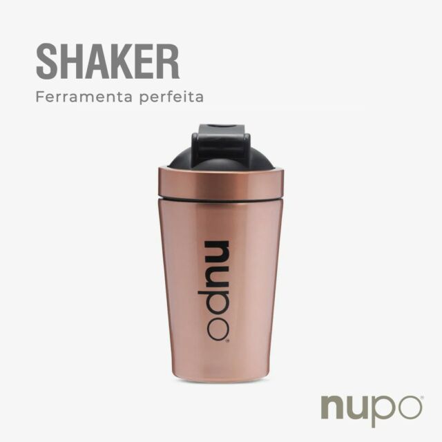 "O Shaker de Metal é uma ferramenta elegante e perfeita para preparar um Diet Shake delicioso e cremoso. O shaker é feito de aço inoxidável com um logotipo preto e tampa de plástico preta e pode, claro, ser colocado na máquina de lavar louça.No entanto, o shaker não deve ser colocado no microondas.Saiba mais em:🌐 https://nupo.com/pt/product/nupo-metal-shaker/#nupo #nutritionalpower #nupoportugal #fitness #vidasaudavel #perdadepeso #motivation #saude #bemestar #dieta"