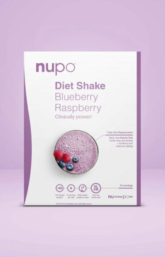 Diet Shake - Blueberry Raspberry är en läskande fruktcocktail av syrligt hallon- och blåbärspulver som ger en frisk känsla och en eftersmak av bär. 🤤🤩