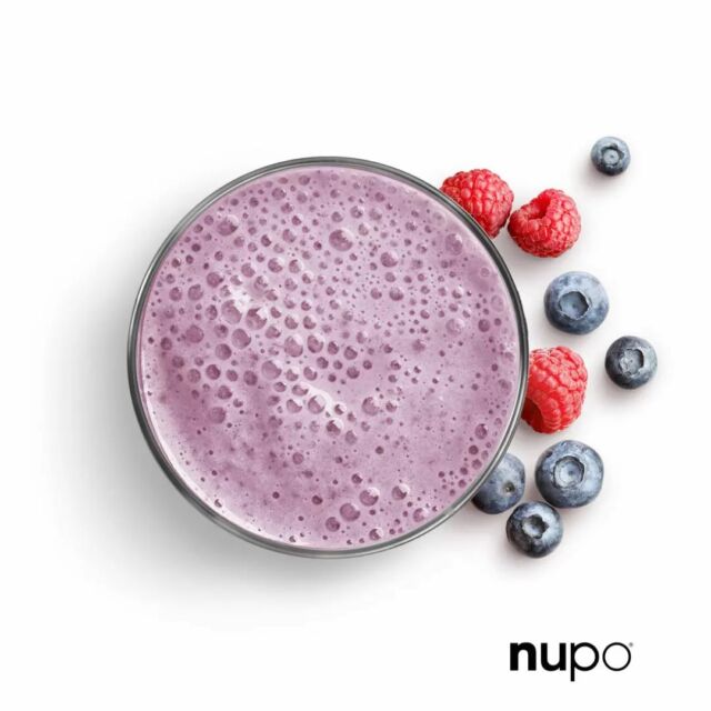 Diet Shake - Blueberry Raspberry är en läskande fruktcocktail av syrligt hallon- och blåbärspulver som ger en frisk känsla och en eftersmak av bär. 🤤  ​​Hitta den eller några andra av våra varianter på nupo.com 😍💪